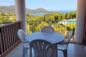 Cap Esterel le hameau au calme sans vis à vis vue mer terrasse couverte 2ème et dernier étage minimum de 7 nuitées